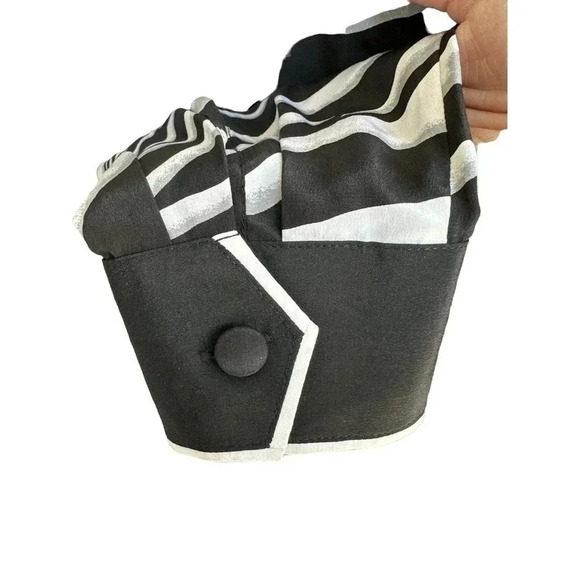 Bob Mackie Women's Black Animal Print Long Sleeve Button Down Silk Shirt Size M - Picture 3 of 4